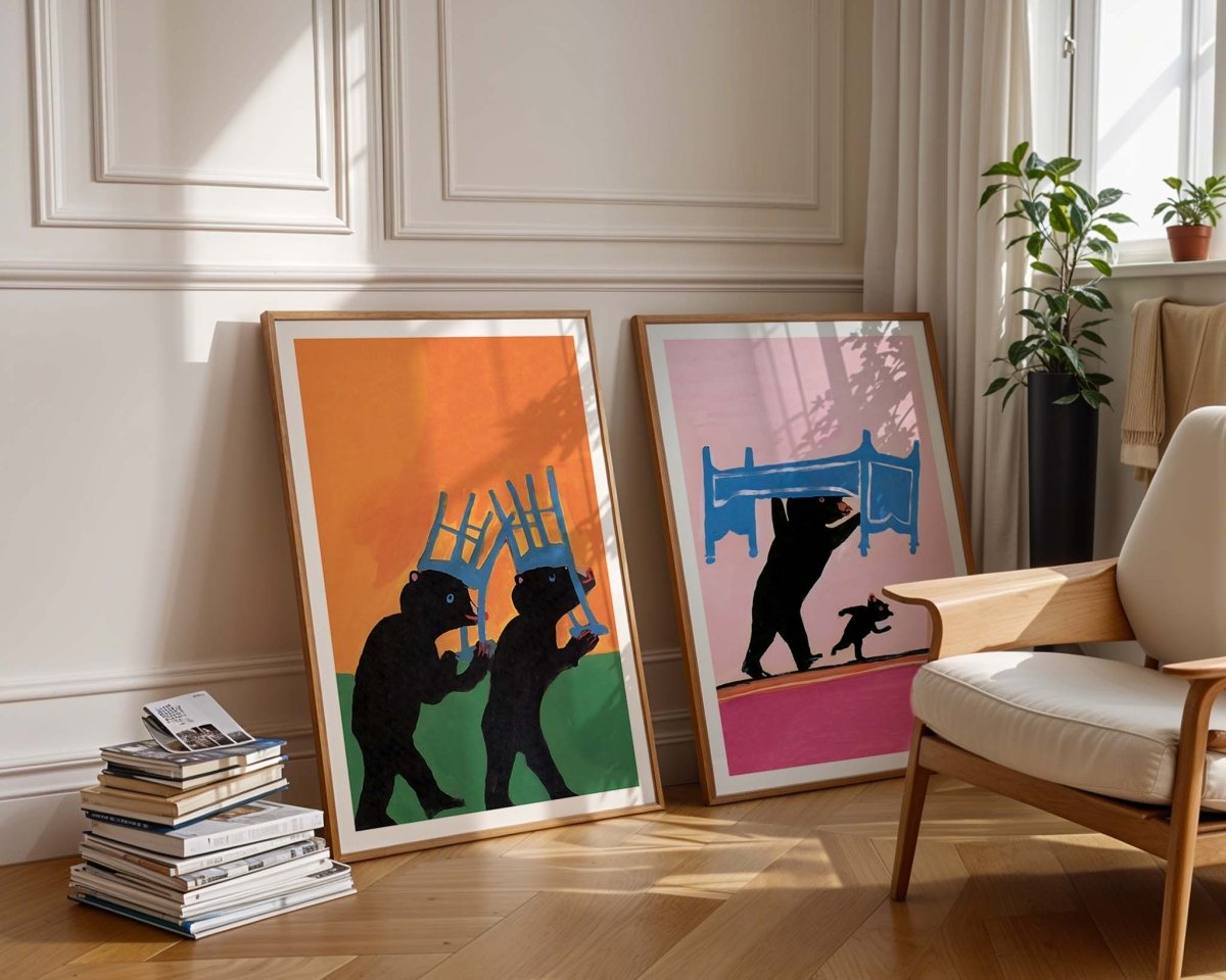 Illustration af Thomas Winding – Stoledans med bjørne fra Pyh, siger den lille Bamse, vist sammen med plakaten Hvor skal vi nu sove.